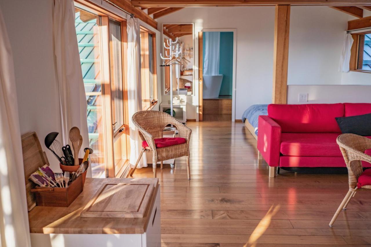 Myra Canyon Lodge Kelowna Room photo
